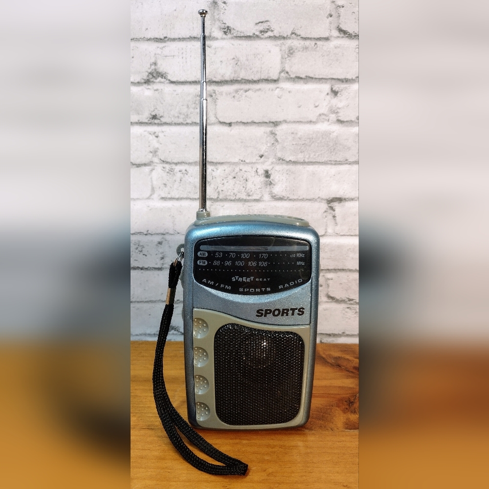VTG 90's Street Beat AM/FM Sports Radio 2-Way Sound Model PR-35M Works Great